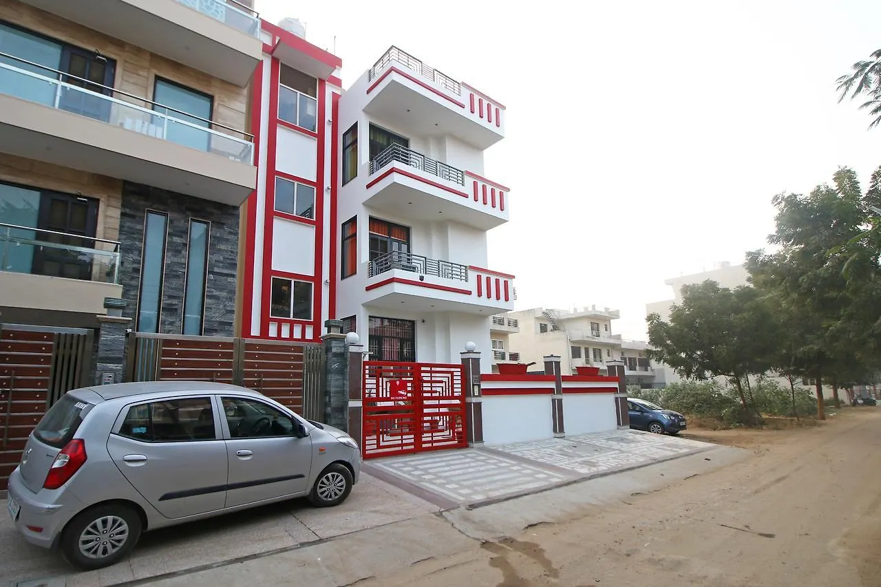 Oyo 7967 Near Medanta Hotel Gurgaon 3*,